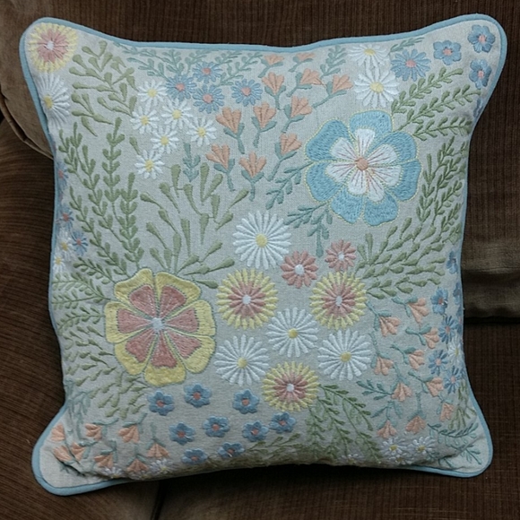 Pier 1 Other - Pier 1 throw pillow